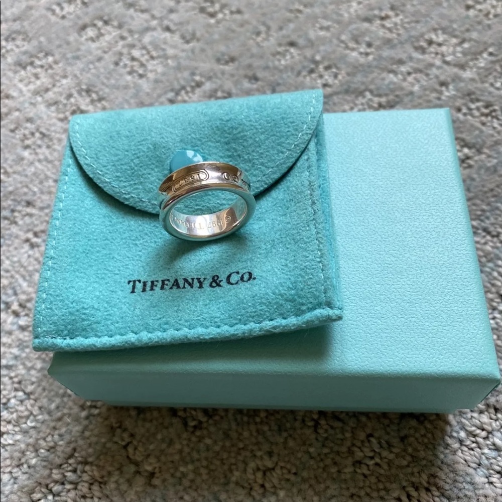 Size 7 T & Co medium sterling silver ring